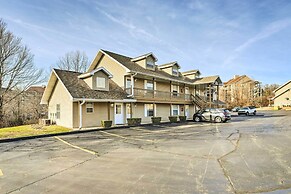 Balcony & Grill: Condo Near Table Rock Lake!