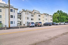 Charming Condo w/ Pool Access in Osage Beach!