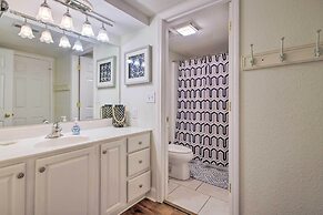 Charming Condo w/ Pool Access in Osage Beach!