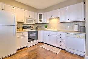 Charming Condo w/ Pool Access in Osage Beach!