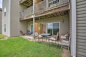 Cheerful Condo: Patio, 2 Mi to Branson Strip!