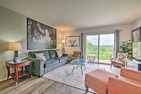 Cheerful Condo: Patio, 2 Mi to Branson Strip!