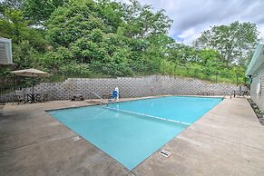 Cheerful Condo: Patio, 2 Mi to Branson Strip!