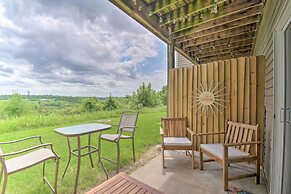 Cheerful Condo: Patio, 2 Mi to Branson Strip!