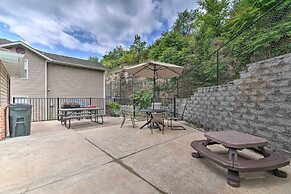 Cheerful Condo: Patio, 2 Mi to Branson Strip!