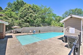 Cheerful Condo: Patio, 2 Mi to Branson Strip!