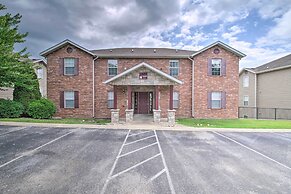 Cheerful Condo: Patio, 2 Mi to Branson Strip!