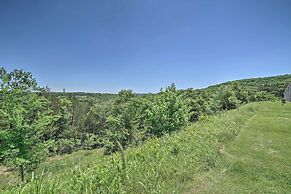 Cheerful Condo: Patio, 2 Mi to Branson Strip!