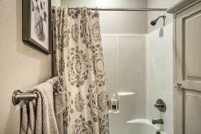 4 Mi to Silver Dollar City: Chic Branson Retreat!