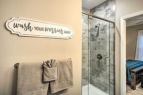 4 Mi to Silver Dollar City: Chic Branson Retreat!