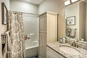 4 Mi to Silver Dollar City: Chic Branson Retreat!