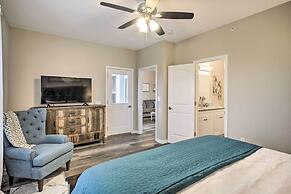 4 Mi to Silver Dollar City: Chic Branson Retreat!