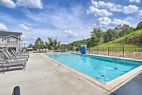 4 Mi to Silver Dollar City: Chic Branson Retreat!