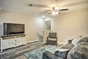 4 Mi to Silver Dollar City: Chic Branson Retreat!