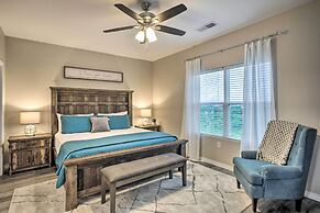 4 Mi to Silver Dollar City: Chic Branson Retreat!