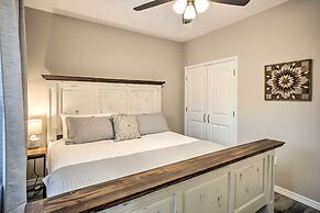 4 Mi to Silver Dollar City: Chic Branson Retreat!