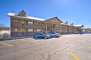 ~ 3 Mi to The Strip: Branson Condo w/ Large Patio!