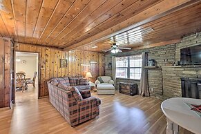 Cobblestone Cottage' - 10 Mi to Pomme de Terre!
