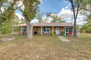 Cobblestone Cottage' - 10 Mi to Pomme de Terre!