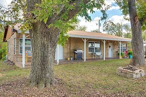 Cobblestone Cottage' - 10 Mi to Pomme de Terre!
