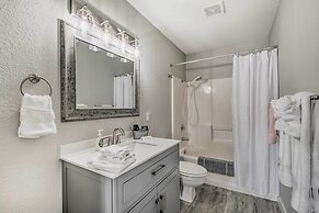 Branson Escape: 6 Mi to Silver Dollar City!