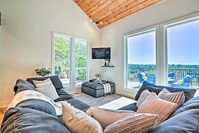 Colorful Golden Getaway w/ Panoramic Views!