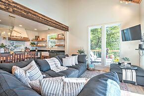Colorful Golden Getaway w/ Panoramic Views!