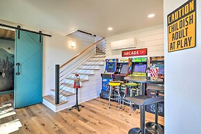 Colorful Golden Getaway w/ Panoramic Views!