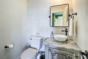 Colorful Golden Getaway w/ Panoramic Views!