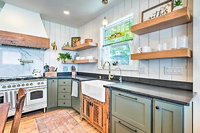 Colorful Golden Getaway w/ Panoramic Views!