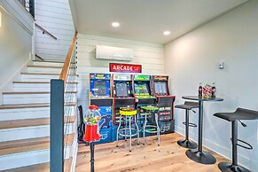 Colorful Golden Getaway w/ Panoramic Views!