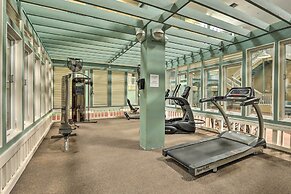 Pool, Sauna & Beach Access: Hilton Head Condo