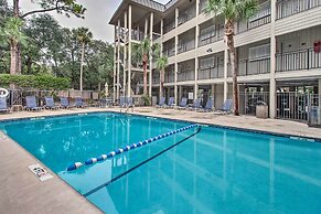 Couples Retreat: Walk to Coligny Plaza & Beach!