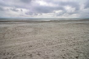 Hilton Head Gem: Walk to Coligny Plaza & Beach!