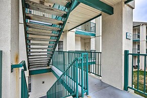 Sunroom & Golf Course View: Cozy Branson Condo!