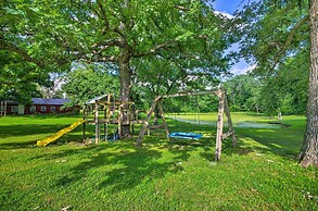 Cozy Hallsville Apartment w/ Shared Hot Tub!