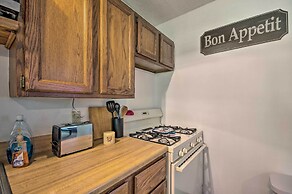 Cozy Hallsville Apartment w/ Shared Hot Tub!