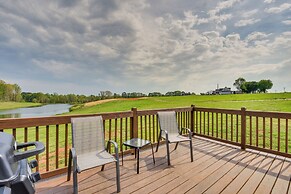 Cozy Fair Play Home w/ Deck 4 Mi to Lake Hartwell!