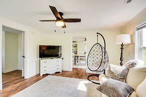 Cozy Fair Play Home w/ Deck 4 Mi to Lake Hartwell!