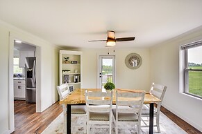 Cozy Fair Play Home w/ Deck 4 Mi to Lake Hartwell!