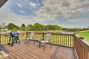 Cozy Fair Play Home w/ Deck 4 Mi to Lake Hartwell!