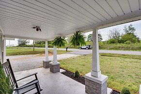 Cozy Fair Play Home w/ Deck 4 Mi to Lake Hartwell!