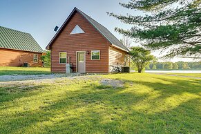 Cozy Columbia Cabin w/ Shared Lake Dock!