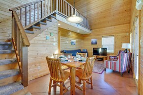 Cozy Columbia Cabin w/ Shared Lake Dock!