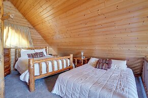 Cozy Columbia Cabin w/ Shared Lake Dock!