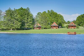 Cozy Columbia Cabin w/ Shared Lake Dock!