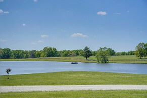 Cozy Columbia Cabin w/ Shared Lake Dock!
