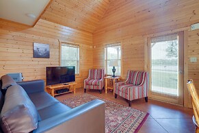 Cozy Columbia Cabin w/ Shared Lake Dock!