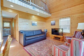 Cozy Columbia Cabin w/ Shared Lake Dock!