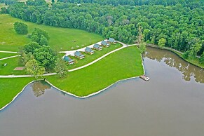 Cozy Columbia Cabin w/ Shared Lake Dock!